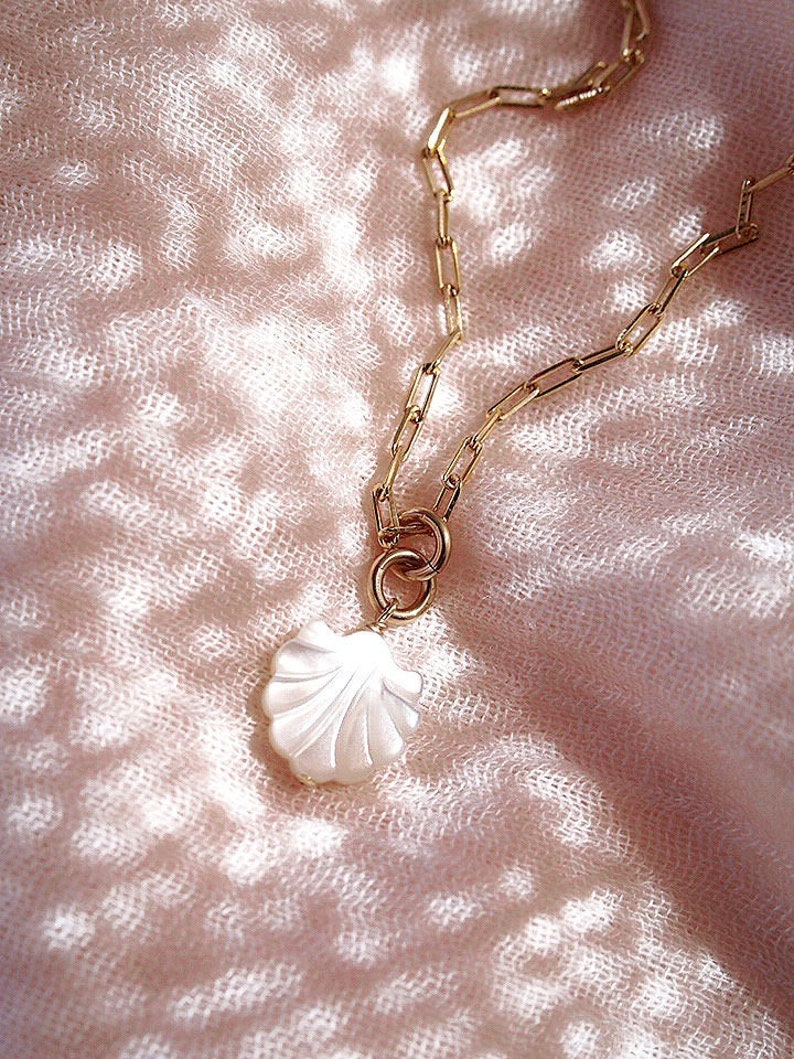 Seashell Chain Necklace, Shell Necklace, Shell Beach Necklace, Gold Shell Necklace, Dainty Gold Necklace,Hawaii Gift for Her,Beach Jewelry image 2