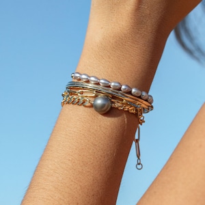 Gray Pearl Bracelet with adjustable Gold Chain, Pearl and Gold Bracelet