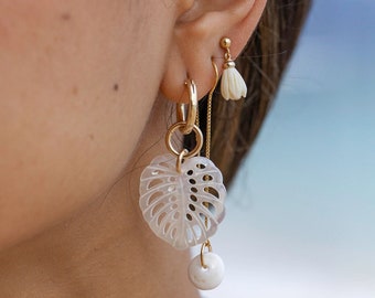 Pikake Stud Earrings, Small Gold Stud Earrings with Flower Charm, Gold Stud Earring , Hawaii Earrings, Hawaii Jewelry, Jasmine Earrings