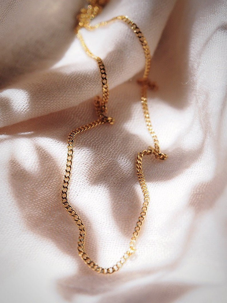 Dainty Basic Gold Curb Link Necklace Keanu image 1