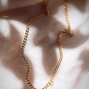 Dainty Basic Gold Curb Link Necklace Keanu image 5