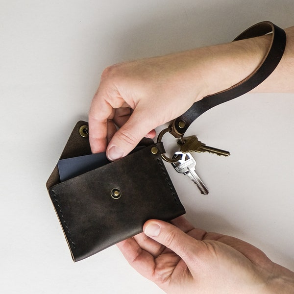 Porte-clés Portefeuille avec bracelet ID Pocket | Support de carte de crédit minimaliste en cuir et pochette à pièces | Cuir brun