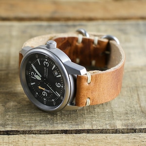 レザーウォッチストラップ | カスタムレザーウォッチバンド | ハンドメイドウォッチストラップ | Horween イングリッシュタン - ブラウンレザー | マットループハードウェア
