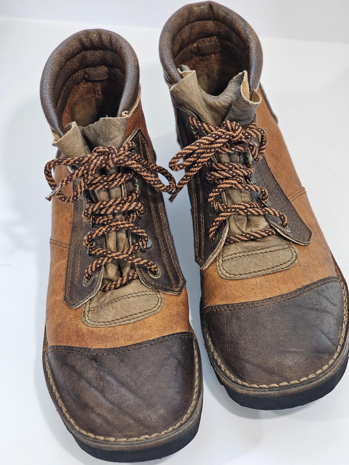 Courteney Boot Co Men's Safari Boots Size UK 12 (Fits Men's US 13) Handmade Leather, foto 2 di 5