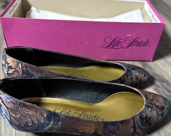 LifeStride Mae 4 Floral Tapestry Pumps Multi Color Low Block Heel 7 B Vintage
