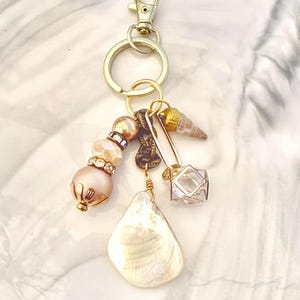 Resin Shell Keychain: Beach Theme Bag Clip with Pearls
