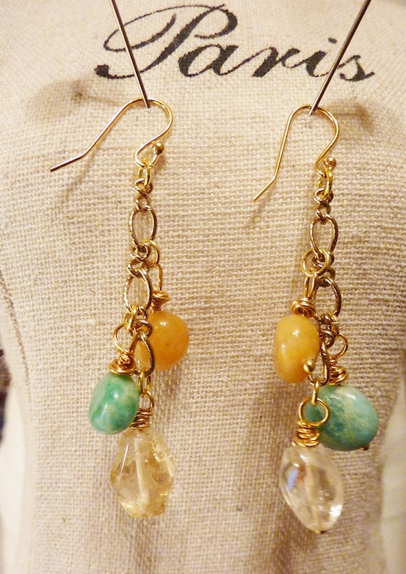 A PAIR OF ORANGE JADE GOLD PLATED DROP DANGLY EARRINGS NEW.