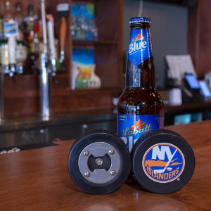 New York Islanders, Custom Islanders Puck Opener, Otwieracz do butelek piwa, Prezenty hokejowe dla mężczyzn, Otwieracz dla miłośników piwa, Prezenty sportowe do szkoły dla chłopców