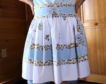 Vintage Half Apron: Upcycled 1960s Tablecloth, Shabby Chic Kitchen