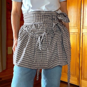 Gardening Apron, Garden Apron, Gathering Apron, Basket Apron, Harvest Apron, Farmhouse Apron, Egg Gathering Apron