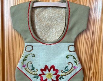Vintage Embroidered Clothespin Bag: Hanging Peg Storage