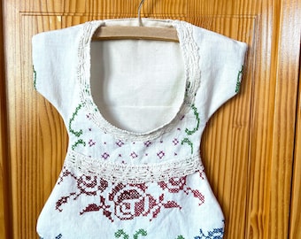 Vintage Embroidered Clothespin Bag: Hanging Peg Storage, Rose Design