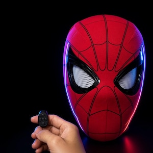Spider-Man rörliga ögonmask – Röd & svart cosplayhjälm med fjärrkontroll och LED-ögonlampor