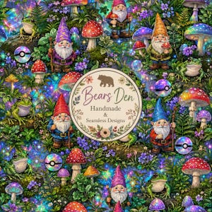Peut inclure: Un motif numérique vibrant représentant des nains de jardin avec des chapeaux colorés, des grenouilles vertes, des champignons à chapeau rouge et des sphères lumineuses. Un logo central affiche une silhouette d'ours et le texte Bears Den.