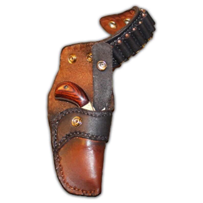 K&ouml;nnte beinhalten: Ein braunes Lederholster mit einem schwarzen Lederriemen und einem kleinen Revolver mit Holzgriff. Das Holster hat eine G&uuml;rtelschlaufe und eine Patronenschlaufe.