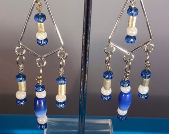 Boucles d'oreilles bleues et perles