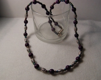 Collier de perles mauve et argent