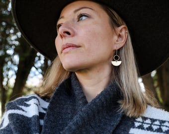 Geometric half circle earrings, simple minimalist gold colored hippie boho meets minimalist