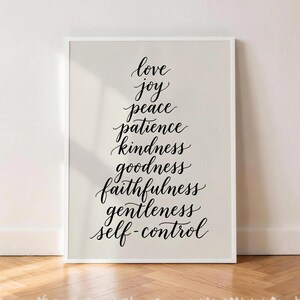 Póster Amor Gozo Paz Fruto del Espíritu, Impresión artística cristiana para pared con letra color marfil