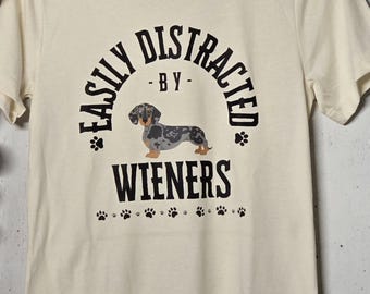 ダックスフンドTシャツ、ソーセージに気を取られやすい、ダックスフンドクルー
