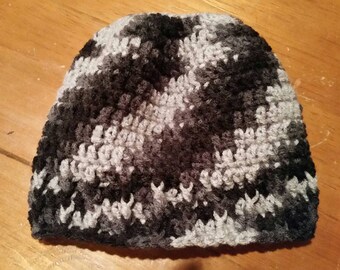 Messy bun Pony tail hat in crochet charcoal print