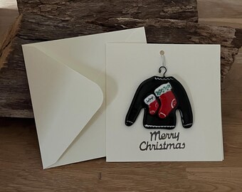 Tarjeta navideña con jersey festivo de vidrio fusionado, recuerdo desmontable hecho a mano.