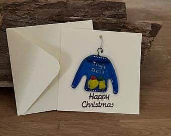 Tarjeta navideña con jersey festivo de vidrio fusionado, recuerdo desmontable hecho a mano.