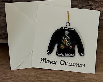 Tarjeta navideña con jersey festivo de vidrio fusionado, recuerdo desmontable hecho a mano.
