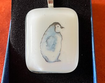 Colgante de pingüino único hecho a mano.
