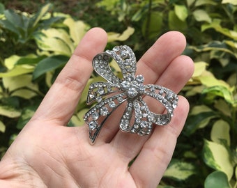 SALE - Kristall Brosche, Kristall Brosche, Statement Blume, zierlicher Schmuck, tägliche Brosche, Muttertagsgeschenk, Geburtstagsgeschenk, Jubiläumsgeschenk
