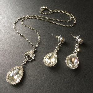 SALE - Crystal necklace set, bridal necklace and earrings set, silver necklace set, diamond wedding jewelry set, dangly necklace set