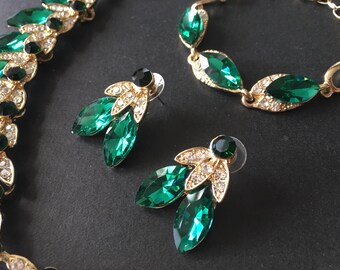 Conjunto De Joyería Floral En Verde Esmeralda – Collar Y Pendientes Elegantes Para Ocasiones Especiales