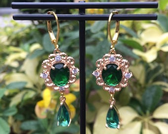 Emerald green earrings, bridal earrings, long drop earrings, gold earrings, long crystal wedding earrings, dainty green bridal earrings