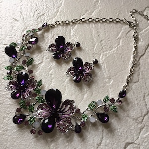 Collier améthyste, collier de mariée en cristal, parure nuptiale, bijoux en cristal, collier avec pierres de naissance, bijoux de mariage, parure de mariage violet, bal de promo