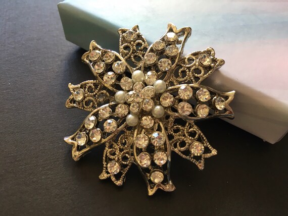 Discount wedding brooches discount