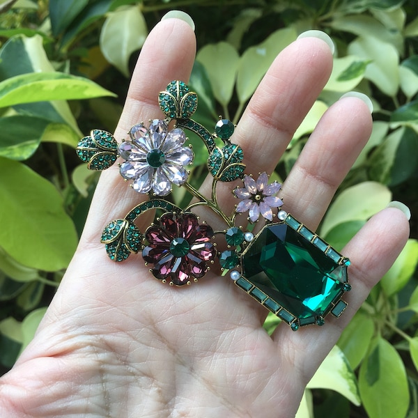 Emerald Flower Brooch, formal dress broach, Bridesmaids Gift, Anniversary Gift, Family Gift, Birthday Gift for Her, Birthstone Jewelry