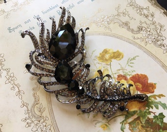 Broche plume noire, broche en cristal, bijoux de vacances, cadeau pour grand-mère, cadeau pour maman, broche de mariée, bijoux gothiques, bijoux fantaisie, bal des finissants