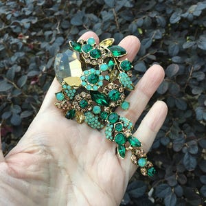 Smaragd Brosche, antike Brosche, Hochzeitsbrosche, Brautschmuck, Kleid Brosche, vintage Hochzeit, Blumenschmuck, Abschlussball