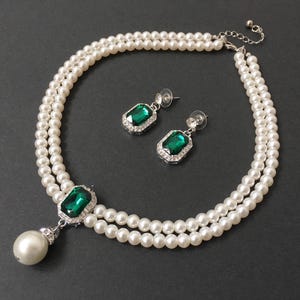 Halsband med grönt kristall, bröllopssmycken, pärlsmyckeset, smaragdhalsbandset, brudsmycken, halsband med födelsesten