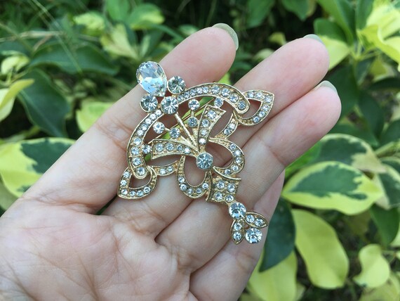 SALE - Daily dress pin, gold brooch, crystal bridal brooch, formal dress brooch, prom jewelery, statement brooch
