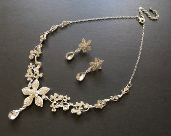 SALE - Flower necklace, wedding bridal set, crystal necklace, silver necklace, wedding jewelry, bridal jewelry, jewelry set, floral jewelry