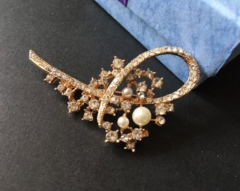 SALE - Gold brooch, pearl brooch, romantic jewelry, rhinestone brooch, crystal brooch, wedding brooch, bridal pin, dress brooch, prom brooch