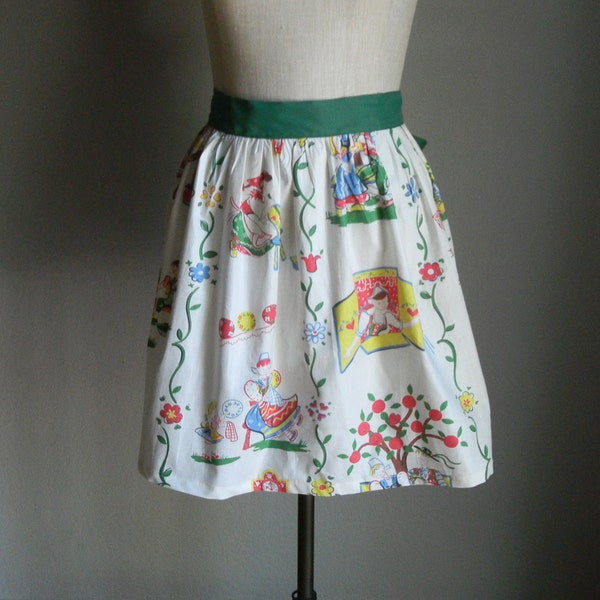 Vintage Half Apron Dutch Women Doing House Work Outside Beautiful 50's Novelty