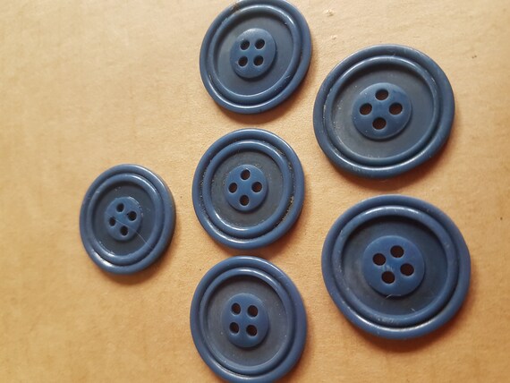 6 vintage plastic buttons 23mm 6mm thick