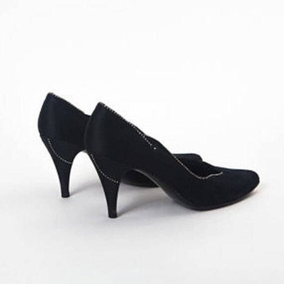 black pumps size 7