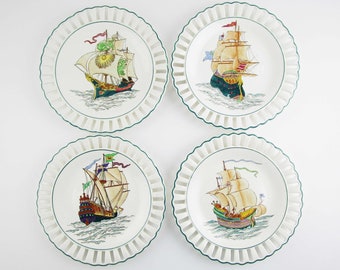 Four Wedgwood 'Fantasy Galleons' - Queensware Plates - Pierced Edge – Wedgwood FANTASY GALLEON Engravings - Hand-painted