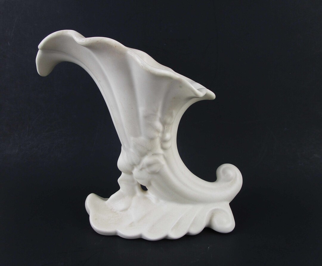 Vintage Red Wing No. 1098 Cornucopia Vase Detailed Swirls Cornucopia With Swirls Wavebottom