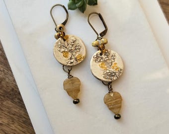 Goldrute im Winter.   Handgefertigte Ohrringe. Kunst Perlen.  Unikat.  Geschenk für sie.