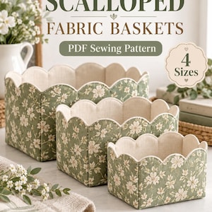 Puede incluir: Tres cestas de tela de tamaños graduados con exterior verde salvia, estampado floral blanco y borde superior festoneado. El interior está forrado con tela color crema lisa. El texto en la imagen dice SCALLOPED FABRIC BASKETS PDF Sewing Pattern 4 Sizes.