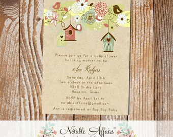 Puede incluir: Una invitación de baby shower marrón y blanca con un diseño floral y casas para pájaros. La invitación dice "Por favor, únase a nosotros para una baby shower en honor a la futura mamá Ann Rodgers Sábado, 13 de abril Dos en punto de la tarde 9348 Birdie Lane Houston, Texas RSVP antes del 1 de abril a notableaffairs@gmail.com Ann está registrada en Buy Buy Baby Notable Affairs fun. modern. stylish. INVITATIONS & MORE"